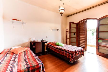 Casa à venda com 350m², 5 quartos e 4 vagas Casa à venda com 350m², 5 quartos e 4 vagasQuarto 3