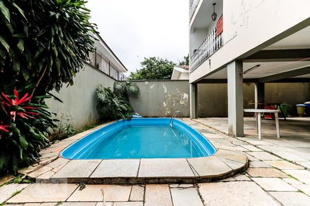 Casa à venda com 350m², 5 quartos e 4 vagas Casa à venda com 350m², 5 quartos e 4 vagasPiscina