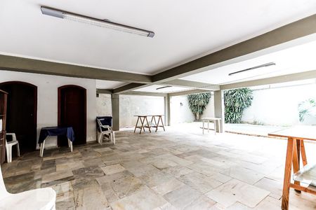 Casa à venda com 350m², 5 quartos e 4 vagas Casa à venda com 350m², 5 quartos e 4 vagasQuintal