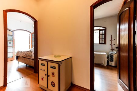 Casa à venda com 350m², 5 quartos e 4 vagas Casa à venda com 350m², 5 quartos e 4 vagasHall dos Quartos