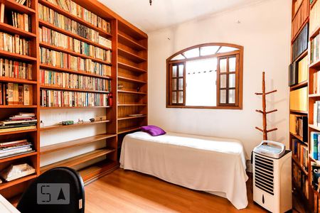 Casa à venda com 350m², 5 quartos e 4 vagas Casa à venda com 350m², 5 quartos e 4 vagasQuarto 5