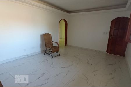 Sala de casa para alugar com 3 quartos, 162m² em Qne 8, Brasília