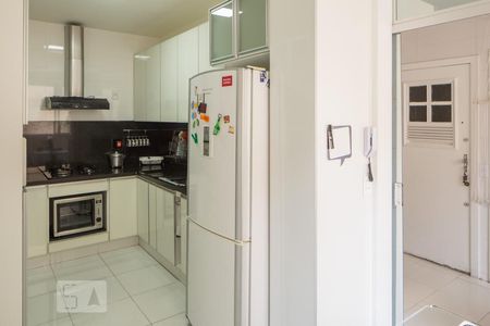 Apartamento à venda com 145m², 3 quartos e 2 vagas Apartamento à venda com 145m², 3 quartos e 2 vagasCozinha