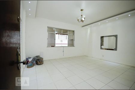 Apartamento à venda com 85m², 2 quartos e sem vagaSala