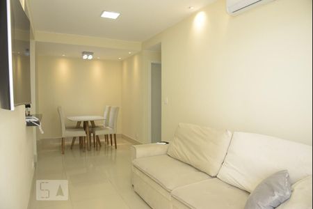 Sala de apartamento para alugar com 2 quartos, 90m² em Jacarepaguá, Rio de Janeiro