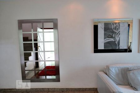 Sala de casa à venda com 3 quartos, 250m² em Vila Mazzei, São Paulo