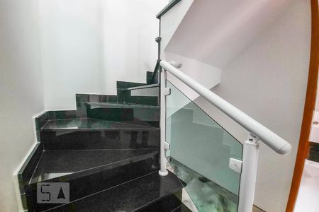 Apartamento à venda com 176m², 2 quartos e 2 vagas Apartamento à venda com 176m², 2 quartos e 2 vagasEscada