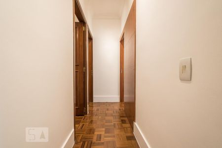 Corredor Quartos de apartamento para alugar com 3 quartos, 126m² em Campo Belo, São Paulo