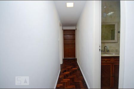 Corredor de apartamento à venda com 3 quartos, 97m² em Icaraí, Niterói