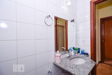Banheiro de apartamento à venda com 2 quartos, 59m² em Rio Branco, Belo Horizonte