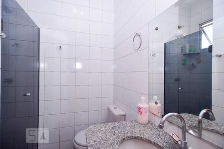 Banheiro de apartamento à venda com 2 quartos, 59m² em Rio Branco, Belo Horizonte