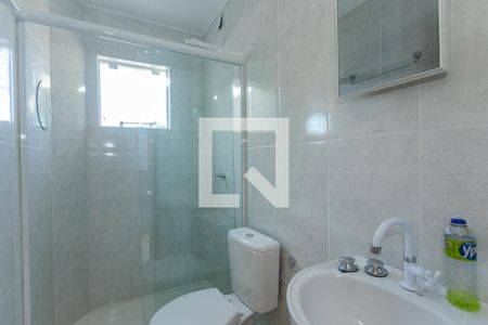 Banheiro de apartamento para alugar com 1 quarto, 30m² em São Braz, Curitiba