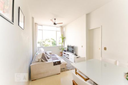 Apartamento à venda com 90m², 3 quartos e sem vagaSala