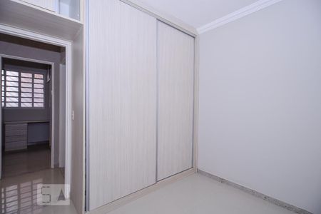 quarto 1 de apartamento para alugar com 2 quartos, 45m² em Itapoã, Belo Horizonte