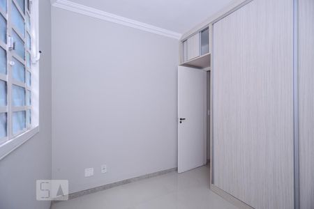 quarto 1 de apartamento para alugar com 2 quartos, 45m² em Itapoã, Belo Horizonte