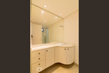 Banheiro de apartamento para alugar com 1 quarto, 32m² em Vila Nova Conceição, São Paulo
