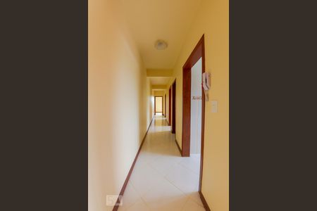 Corredor de apartamento para alugar com 3 quartos, 72m² em Jardim Itu-sabará, Porto Alegre