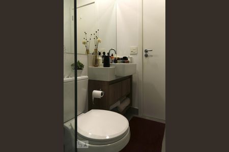 Banheiro de kitnet/studio para alugar com 1 quarto, 29m² em República, São Paulo