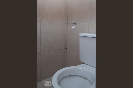 Banheiro de kitnet/studio para alugar com 1 quarto, 25m² em Vargem Pequena, Rio de Janeiro