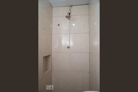 Banheiro de kitnet/studio para alugar com 1 quarto, 25m² em Vargem Pequena, Rio de Janeiro