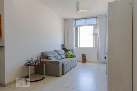 Apartamento à venda com 72m², 2 quartos e 1 vagaSala