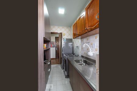 Cozinha de apartamento à venda com 1 quarto, 50m² em Vila Ipiranga, Porto Alegre