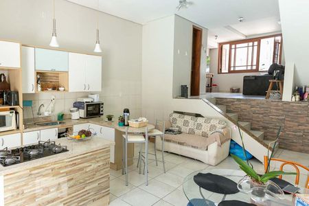 Casa à venda com 220m², 4 quartos e 3 vagas Casa à venda com 220m², 4 quartos e 3 vagasCozinha