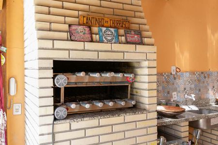 Casa à venda com 220m², 4 quartos e 3 vagas Casa à venda com 220m², 4 quartos e 3 vagasChurrasqueira