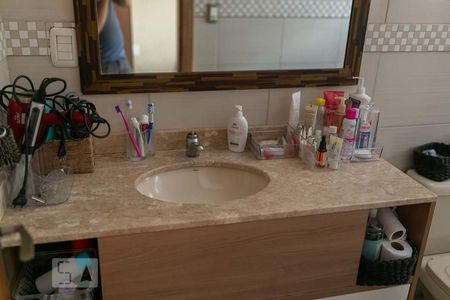 Casa à venda com 220m², 4 quartos e 3 vagas Casa à venda com 220m², 4 quartos e 3 vagasBanheiro da Suíte