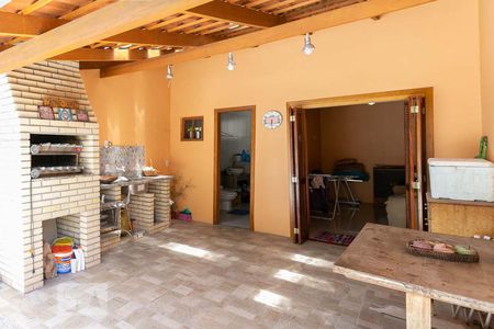 Casa à venda com 220m², 4 quartos e 3 vagas Casa à venda com 220m², 4 quartos e 3 vagasChurrasqueira