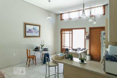 Casa à venda com 220m², 4 quartos e 3 vagas Casa à venda com 220m², 4 quartos e 3 vagasCozinha
