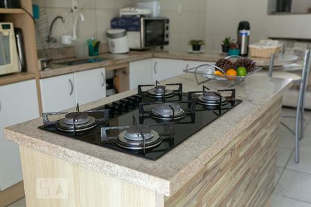 Casa à venda com 220m², 4 quartos e 3 vagas Casa à venda com 220m², 4 quartos e 3 vagasCozinha