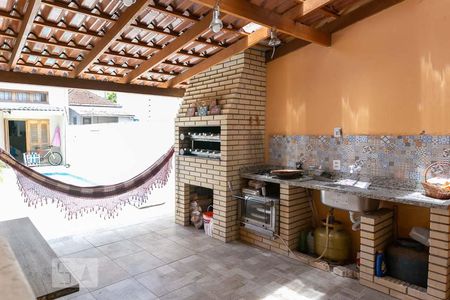 Casa à venda com 220m², 4 quartos e 3 vagas Casa à venda com 220m², 4 quartos e 3 vagasChurrasqueira