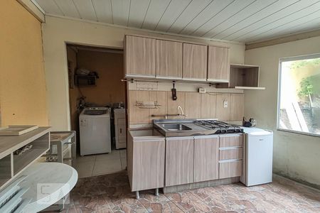 Sala e cozinha de kitnet/studio para alugar com 1 quarto, 16m² em Vicentina, São Leopoldo