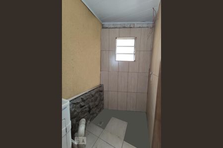 Banheiro e lavanderia de kitnet/studio para alugar com 1 quarto, 16m² em Vicentina, São Leopoldo