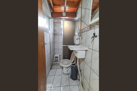 Banheiro e lavanderia de kitnet/studio para alugar com 1 quarto, 16m² em Vicentina, São Leopoldo