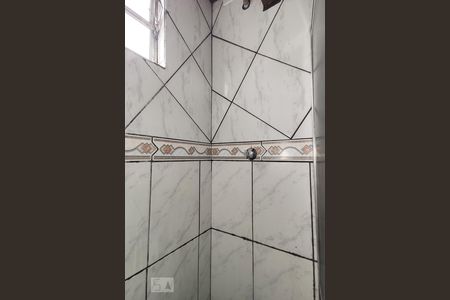 Banheiro e lavanderia de kitnet/studio para alugar com 1 quarto, 16m² em Vicentina, São Leopoldo