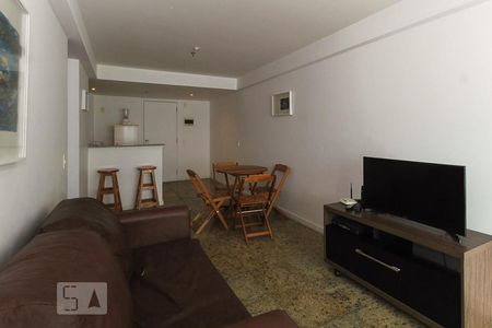 Sala de kitnet/studio para alugar com 1 quarto, 43m² em Barra da Tijuca, Rio de Janeiro