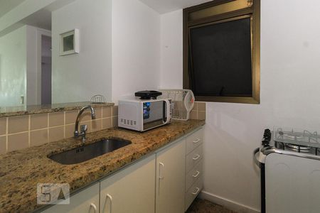 Cozinha de kitnet/studio para alugar com 1 quarto, 43m² em Barra da Tijuca, Rio de Janeiro