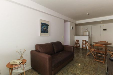 Sala de kitnet/studio para alugar com 1 quarto, 43m² em Barra da Tijuca, Rio de Janeiro