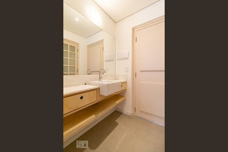 Banheiro de casa de condomínio à venda com 1 quarto, 35m² em Cerqueira César, São Paulo