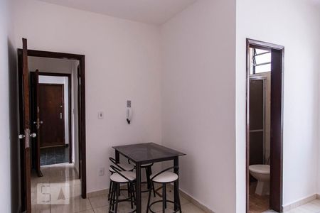 Sala/Quarto de kitnet/studio para alugar com 1 quarto, 30m² em João Pinheiro, Belo Horizonte