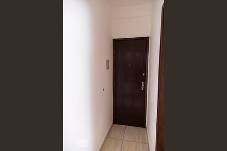 Entrada de kitnet/studio para alugar com 1 quarto, 30m² em João Pinheiro, Belo Horizonte