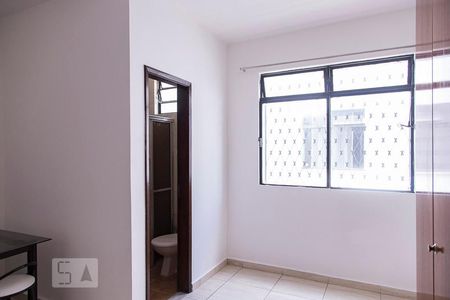 Sala/Quarto de kitnet/studio para alugar com 1 quarto, 30m² em João Pinheiro, Belo Horizonte