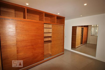  Quarto 1 de apartamento para alugar com 2 quartos, 63m² em Botafogo, Rio de Janeiro