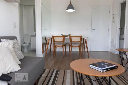 Sala de apartamento para alugar com 2 quartos, 78m² em Santo Amaro, São Paulo