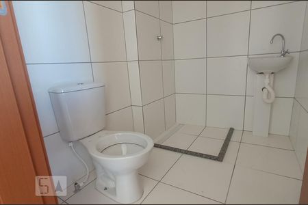 Banheiro de apartamento para alugar com 1 quarto, 33m² em Ceilândia Norte (ceilândia), Brasília