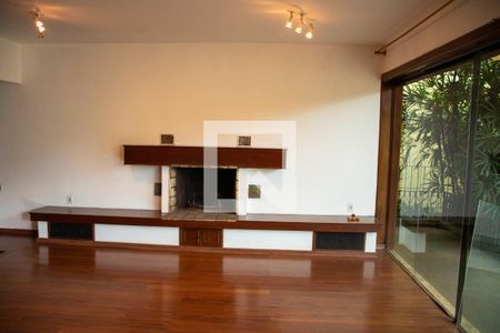 Sala de estar de casa à venda com 6 quartos, 500m² em Fazenda Morumbi, São Paulo