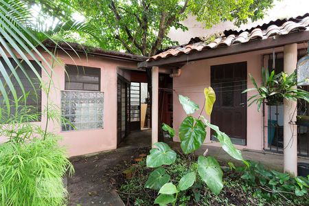 Casa à venda com 432m², 3 quartos e 5 vagas Casa à venda com 432m², 3 quartos e 5 vagasQuintal