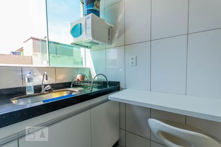 Cozinha de apartamento para alugar com 2 quartos, 53m² em Piratininga, Belo Horizonte